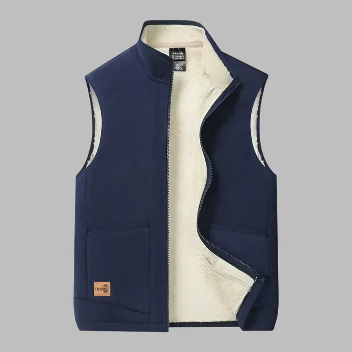 Dunkelblaue Herrenweste mit Reißverschluss und weichem Fleecefutter, ärmellos, ideal für Outdoor-Aktivitäten, modisch und funktional.