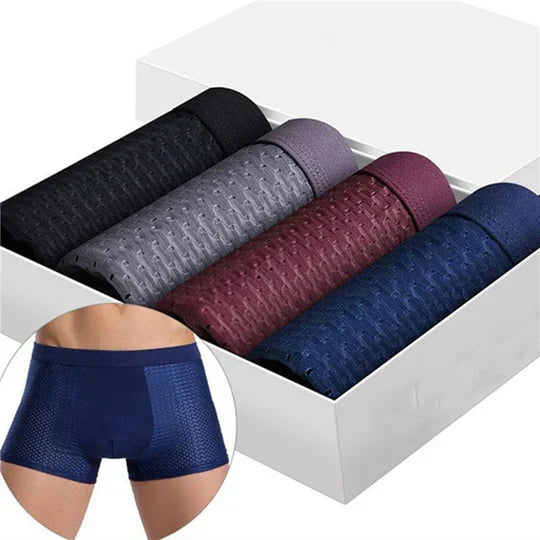 Viererpack Herren-Boxershorts in verschiedenen Farben in einer weißen Box. Atmungsaktive, nahtlose Unterwäsche für maximalen Komfort.