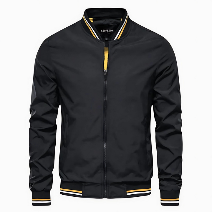 Schwarze Herren-Bomberjacke mit gelben und weißen Streifen an Kragen und Bündchen, Reißverschluss vorne. Modische Freizeitjacke für Männer.