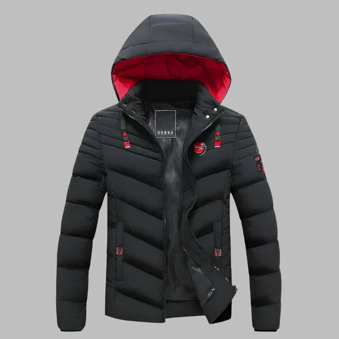 Schwarze Herren-Daunenjacke mit Kapuze, rotem Innenfutter und Reißverschluss. Stilvolle Winterjacke, warm und modisch für kalte Tage.