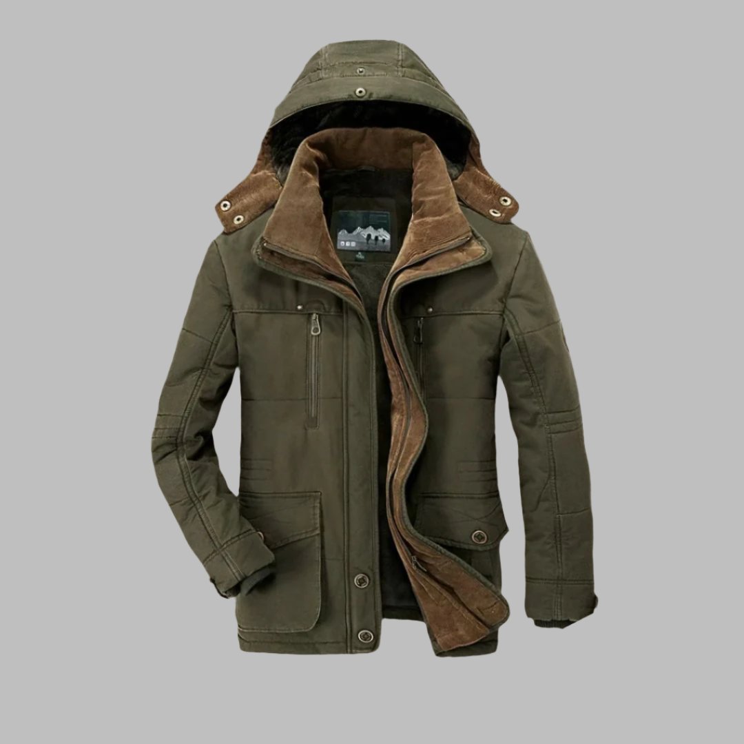 Grüne Herren-Winterjacke mit Kapuze, Reißverschluss und Knöpfen, warm gefüttert, ideal für Outdoor-Aktivitäten, modisch und funktional.
