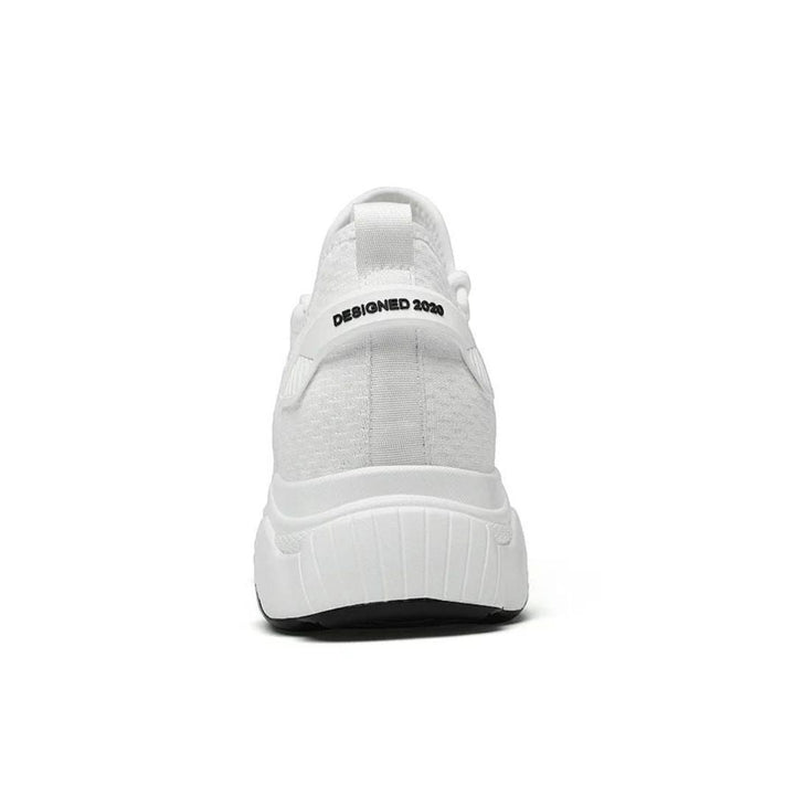 Weiße Sneaker-Rückansicht, modernes Design, atmungsaktives Material, rutschfeste Sohle, ideal für Sport und Freizeit, Unisex-Sportschuh.