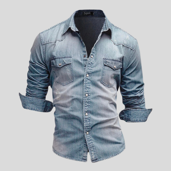 Herren Jeanshemd, hellblau, langärmelig, mit Knopfleiste und Brusttaschen, modisch, lässig, ideal für Freizeitkleidung.