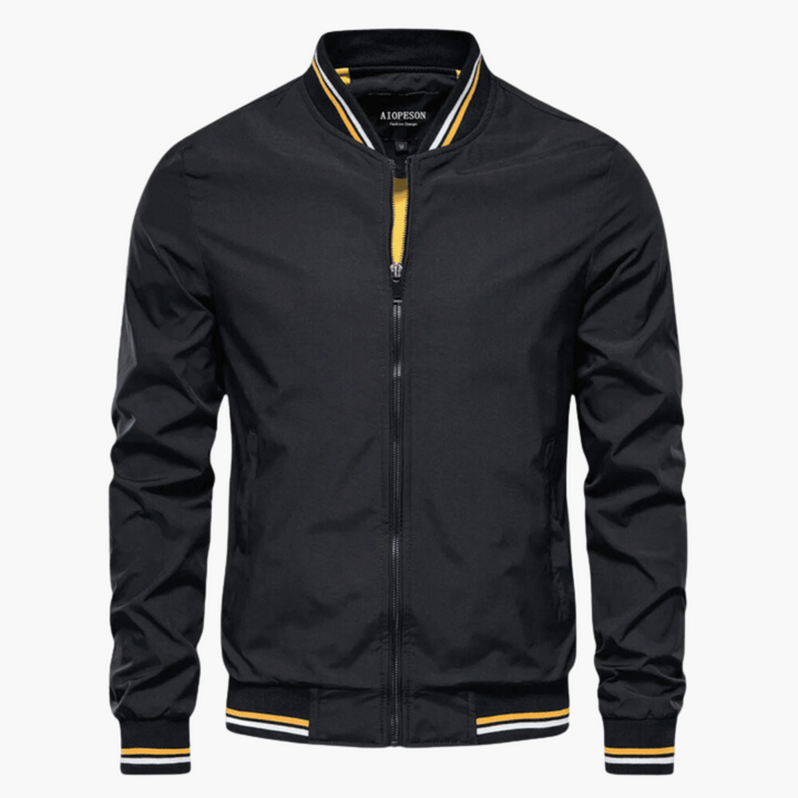 Schwarze Herren-Bomberjacke mit gelben Streifen, Reißverschluss und geripptem Kragen. Modische Übergangsjacke für Herbst und Frühling.