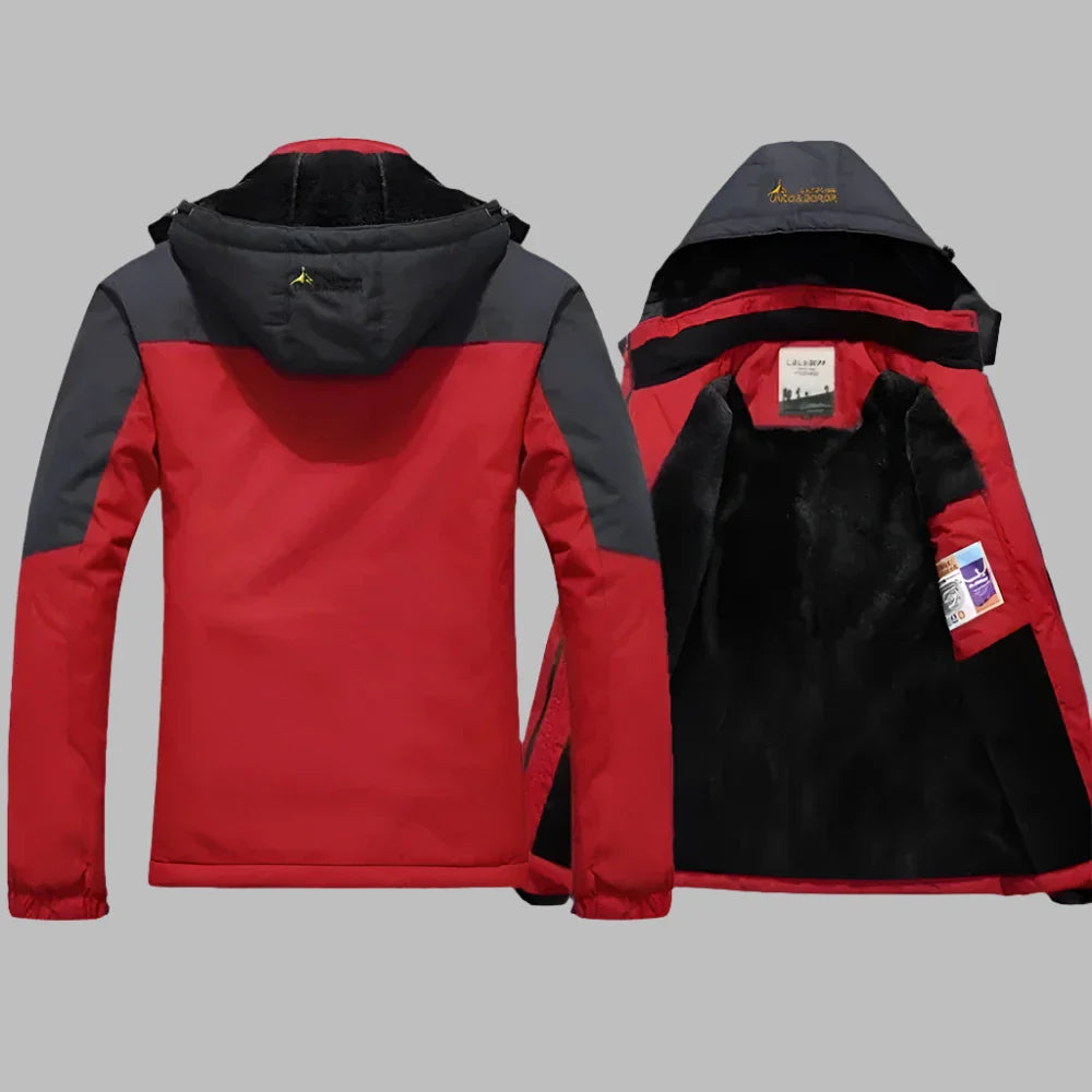 Rote Winterjacke mit Kapuze, schwarzem Innenfutter und grauen Akzenten. Outdoor-Bekleidung, warm und wasserdicht, ideal für kaltes Wetter.