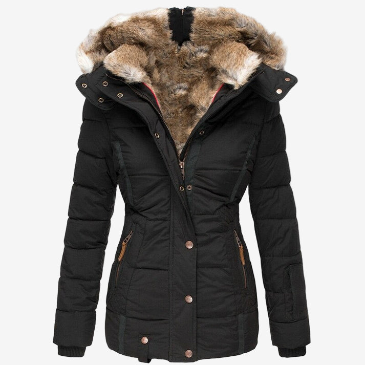 Schwarze Damen-Winterjacke mit Kunstfellkapuze, gesteppter Stoff, Reißverschlüsse und Knöpfe, warm und modisch für kalte Tage.