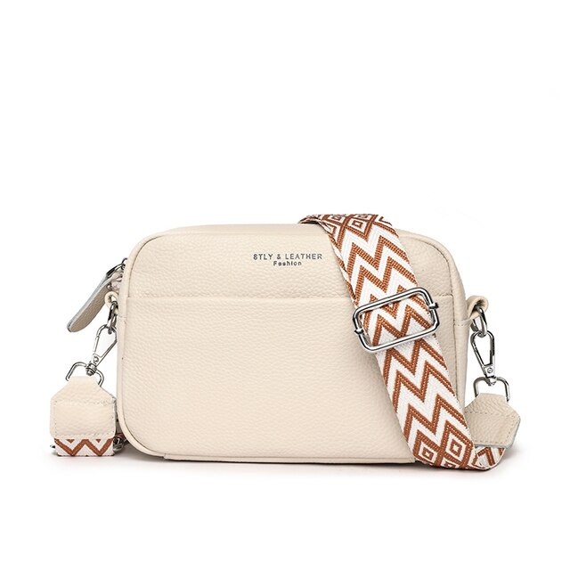 Beige Lederhandtasche mit geometrisch gemustertem Schultergurt, modisches Design, Damenaccessoire, stilvolle Umhängetasche für Alltag und Freizeit.