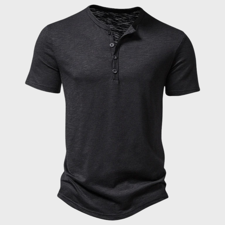 Schwarzes Herren-Henley-Shirt aus Baumwolle, kurzärmelig, mit Knopfleiste. Ideal für Freizeitmode und Sommeroutfits.