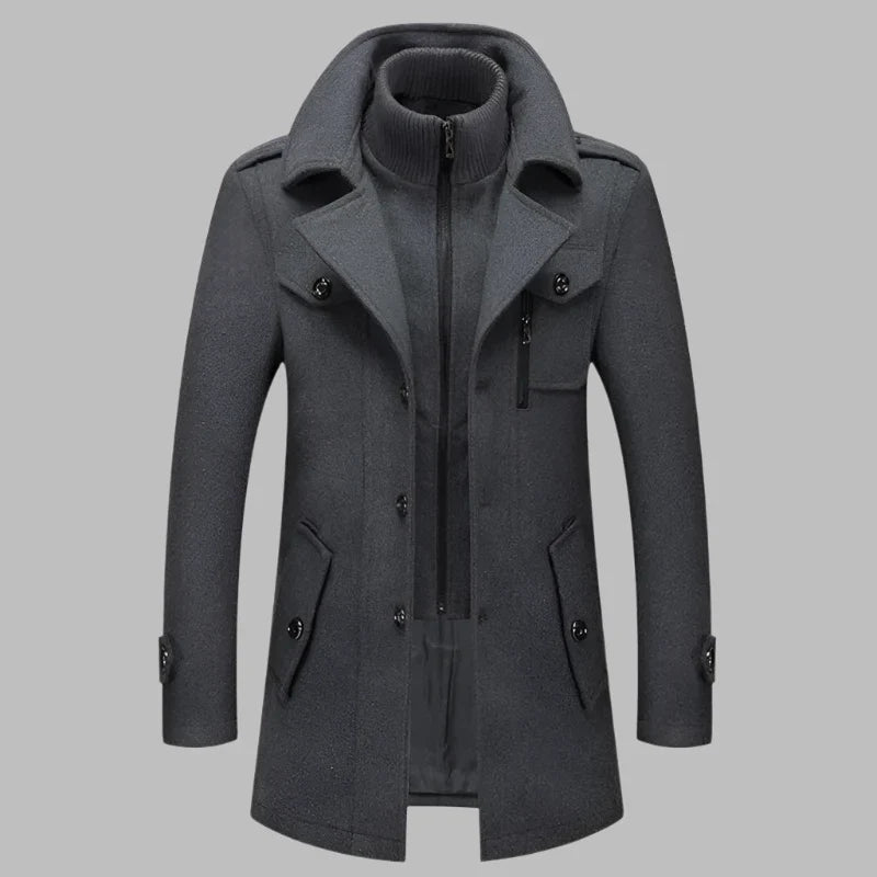 Grauer Herrenmantel mit Stehkragen, Knopfleiste und Taschen. Stilvoller Wintermantel, ideal für Business und Freizeit. Hochwertige Wollmischung.