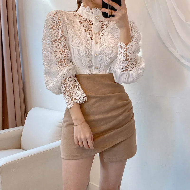 Adele Spitzenbluse | Vintage-elegante Bluse für Damen mit hohlen Ärmeln und Kragen