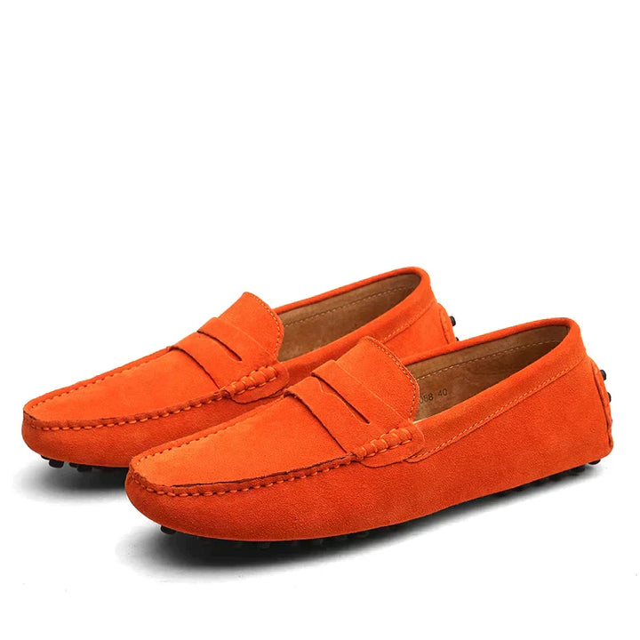 Orangefarbene Herren-Mokassins aus Wildleder, rutschfeste Sohle, elegantes Design, ideal für Freizeit und Business, bequeme Passform.