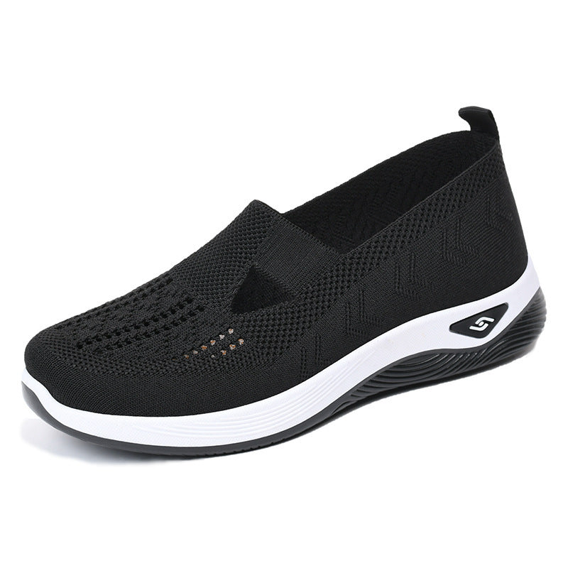 Schwarzer Herren-Sneaker mit atmungsaktivem Mesh-Obermaterial, rutschfester Sohle und modernem Design. Ideal für Freizeit und Sport.