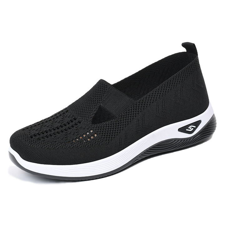 Schwarzer Herren-Sneaker mit atmungsaktivem Mesh-Obermaterial, rutschfester Sohle und modernem Design. Ideal für Freizeit und Sport.
