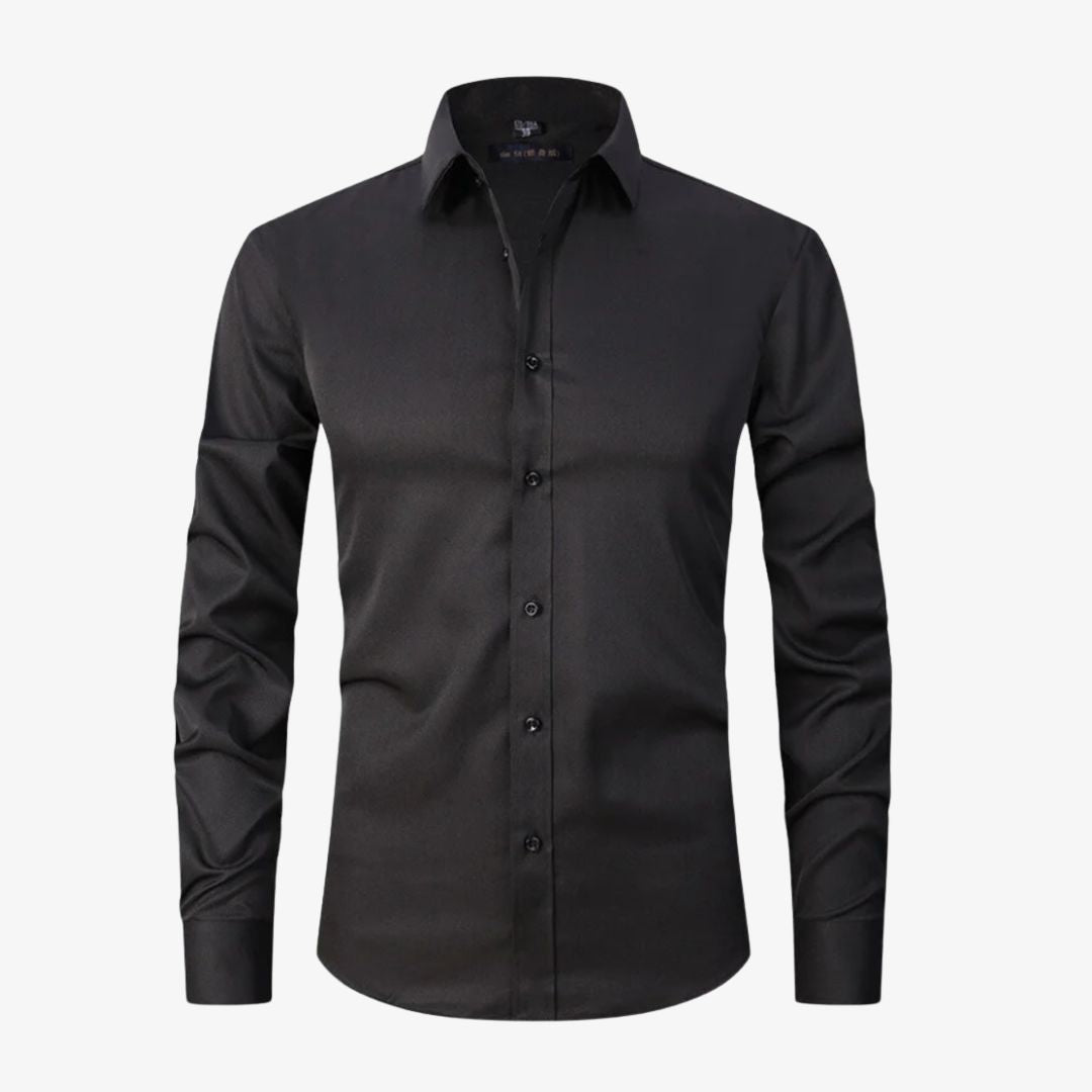 Schwarzes, langärmeliges Ultra-Stretch-Hemd für Herren in Slim-Fit-Passform.
