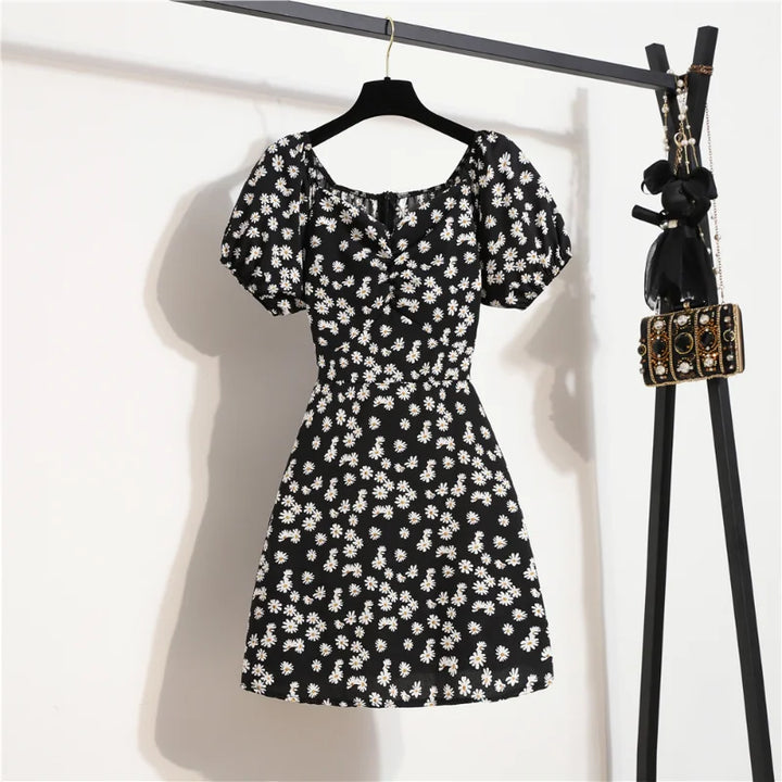 Barbara Blumenkleid | Modernes Minikleid mit kurzen Ärmeln und Blumendruck für den Sommer