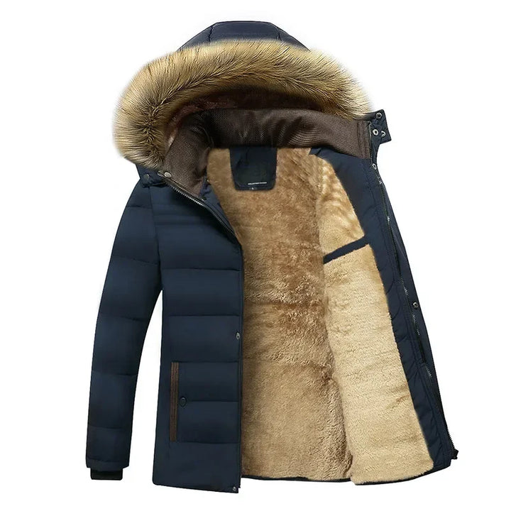 Dunkelblaue Winterjacke mit Kapuze und Kunstfellfutter, ideal für kalte Temperaturen. Stilvolle Herrenmode, warm und funktional.
