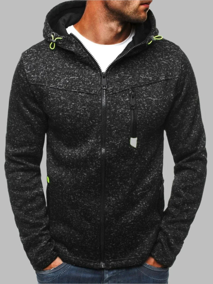 Mann in grauer Strickjacke mit Kapuze und Reißverschluss, lässiger Stil, moderne Herrenmode, ideal für Herbst und Winter, Freizeitkleidung.