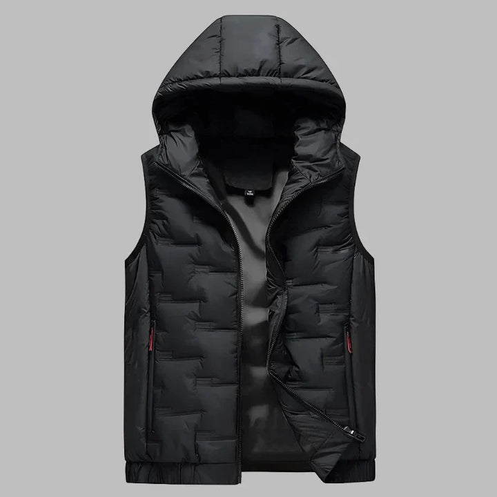 Schwarze Herren-Steppweste mit Kapuze, Reißverschluss und Taschen, ideal für Outdoor-Aktivitäten. Modische, warme Weste für Herbst und Winter.