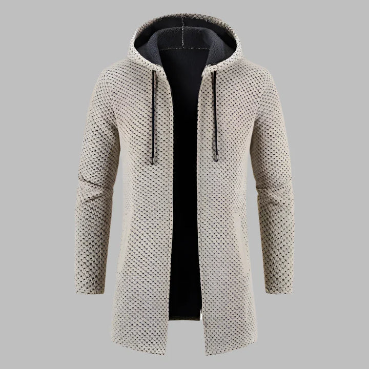 Beige Strickjacke mit Kapuze, offenem Design und schwarzem Innenfutter auf grauem Hintergrund. Modische Herrenbekleidung, lässiger Stil.