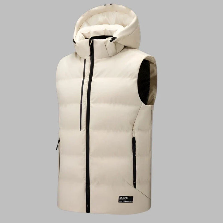 Weiße Daunenweste mit Kapuze, Reißverschlusstaschen und modernem Design. Ideal für Outdoor-Aktivitäten und Wintermode.