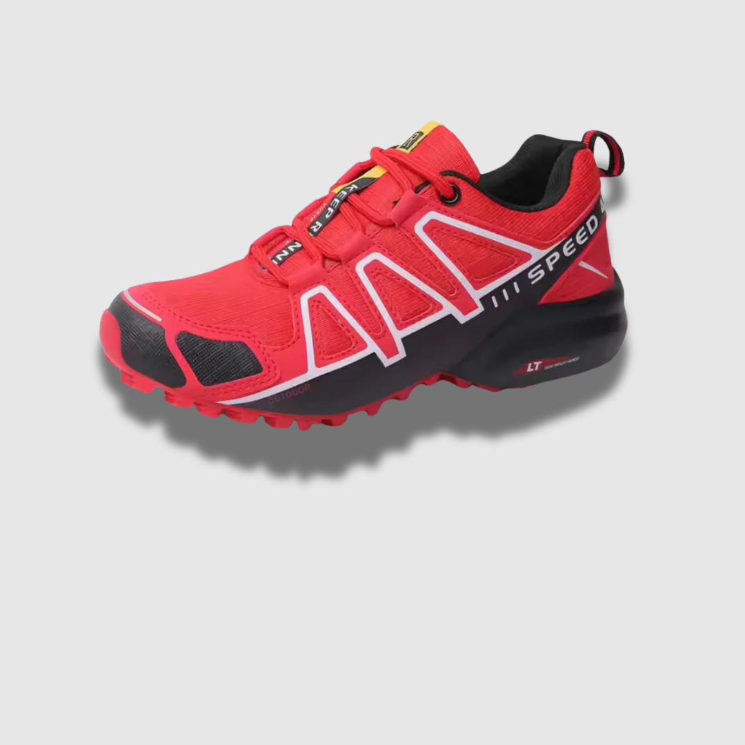 Roter Trailrunning-Schuh mit schwarzer Sohle und weißem Logo, ideal für Outdoor-Sportarten. Leicht, atmungsaktiv, robustes Design für optimalen Halt.