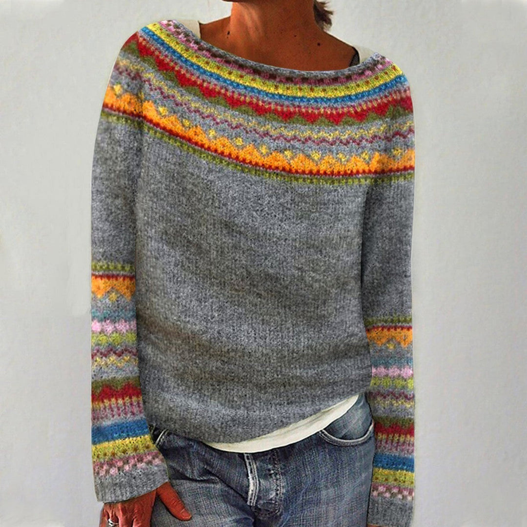 Grauer Strickpullover mit buntem Norwegermuster, Damenmode, Herbst-Winter-Trend, gemütlicher Look, lässiger Stil, warme Kleidung.