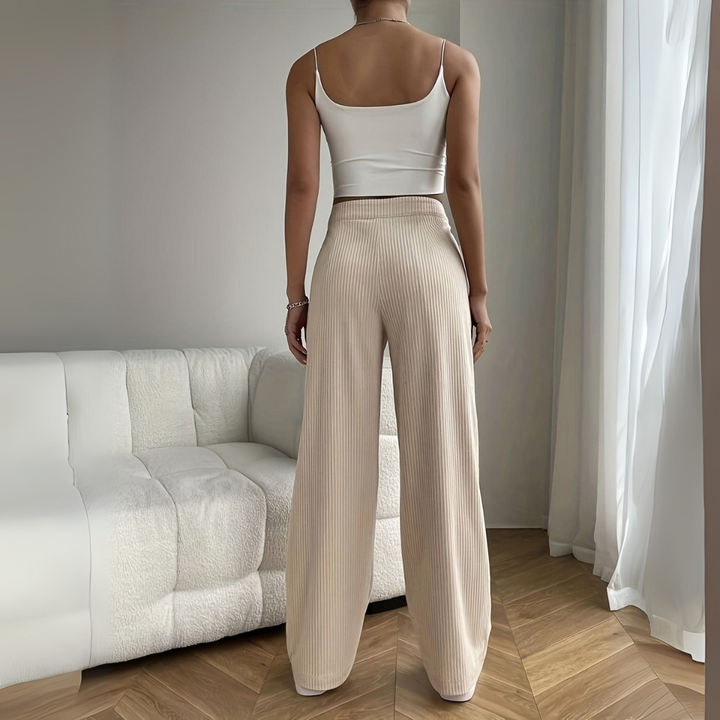 Flared Cordhose für den Herbst - Stilvolle Bundfaltenhose mit hoher Taille für Damen