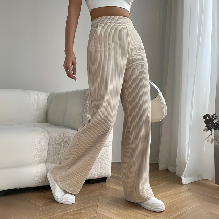 Flared Cordhose für den Herbst - Stilvolle Bundfaltenhose mit hoher Taille für Damen