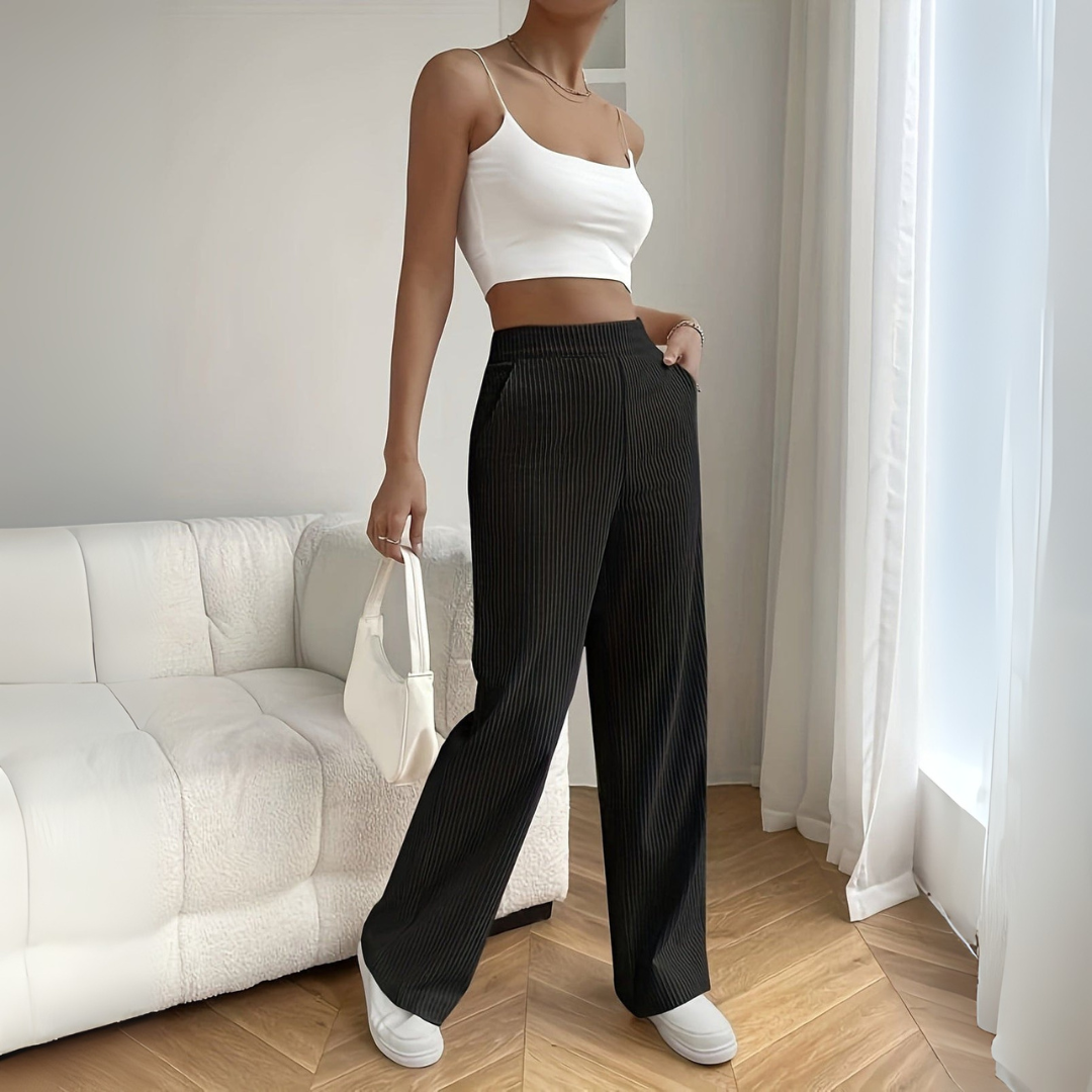 Flared Cordhose für den Herbst - Stilvolle Bundfaltenhose mit hoher Taille für Damen