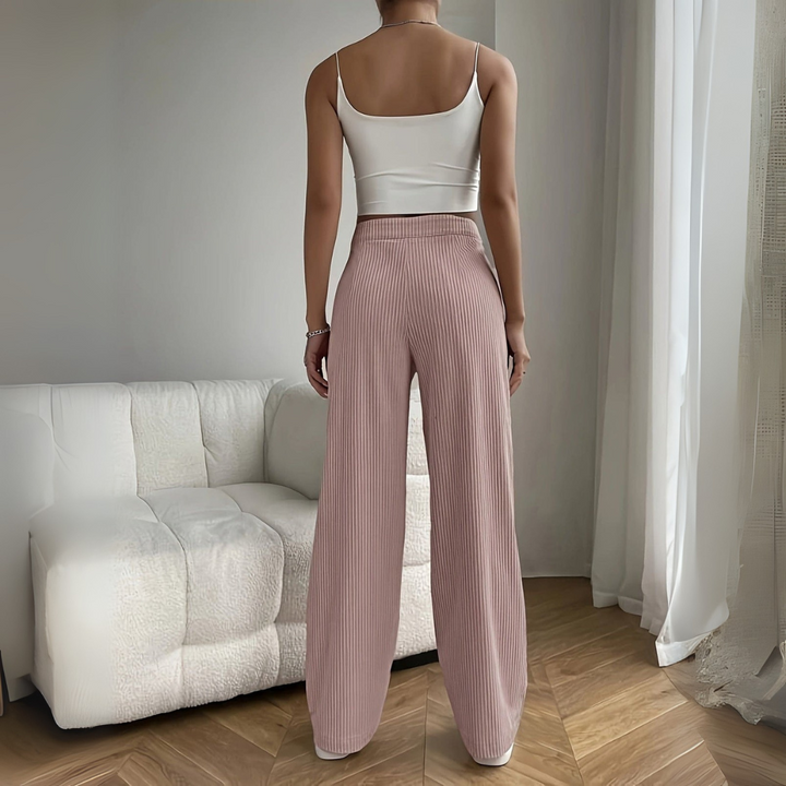 Flared Cordhose für den Herbst - Stilvolle Bundfaltenhose mit hoher Taille für Damen