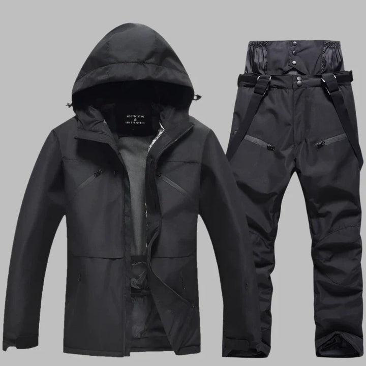 Schwarzer Outdoor-Winteranzug mit Kapuzenjacke und Hose, wasserdicht, winddicht, ideal für Skifahren und Wandern, funktionale Taschen, robustes Design.