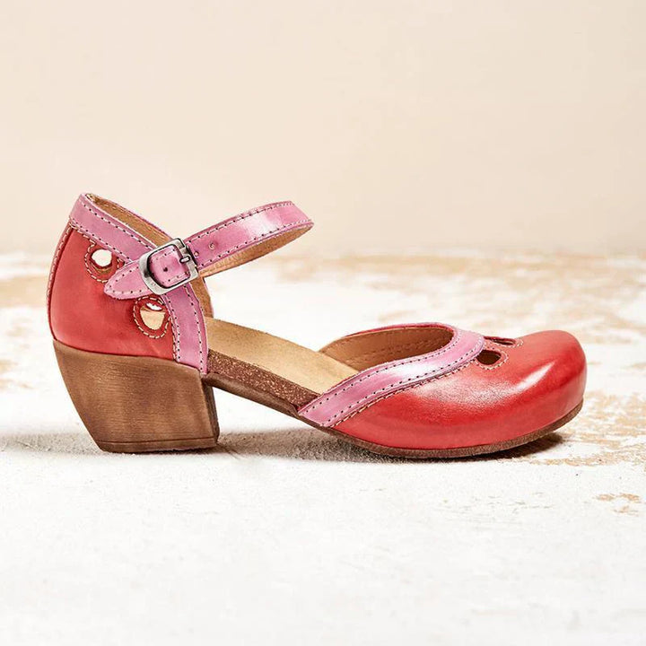 Roter Damen-Mary-Jane-Schuh mit rosa Riemen und Holzabsatz, modisches Design, ideal für Vintage-Look und bequemen Alltagsstil.