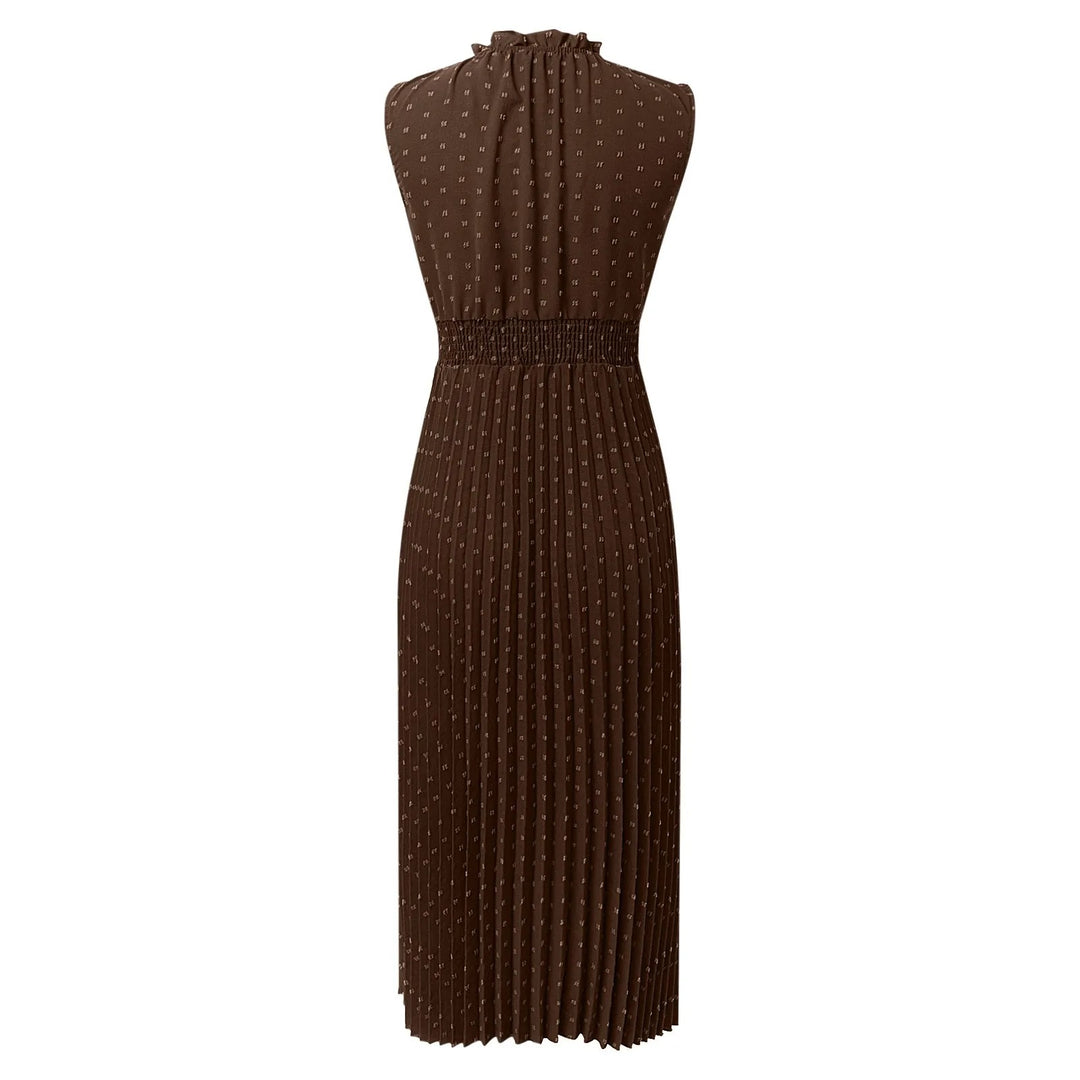 Braunes, ärmelloses Midikleid mit Plissee-Design und dezentem Punktmuster. Elegantes Damenkleid für Sommermode und besondere Anlässe.