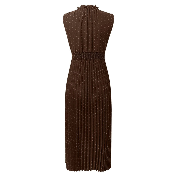 Braunes, ärmelloses Midikleid mit Plissee-Design und dezentem Punktmuster. Elegantes Damenkleid für Sommermode und besondere Anlässe.