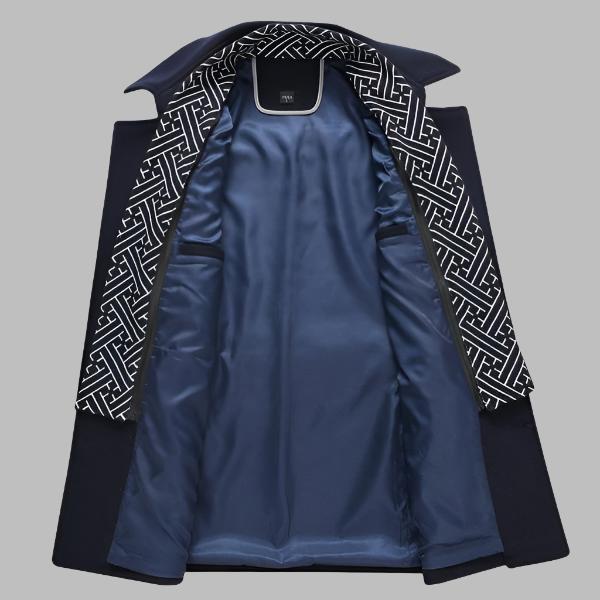 Dunkelblauer Herrenmantel mit geometrischem Innenfutter, elegantes Design, hochwertige Verarbeitung, ideal für stilvolle Herbst- und Wintermode.