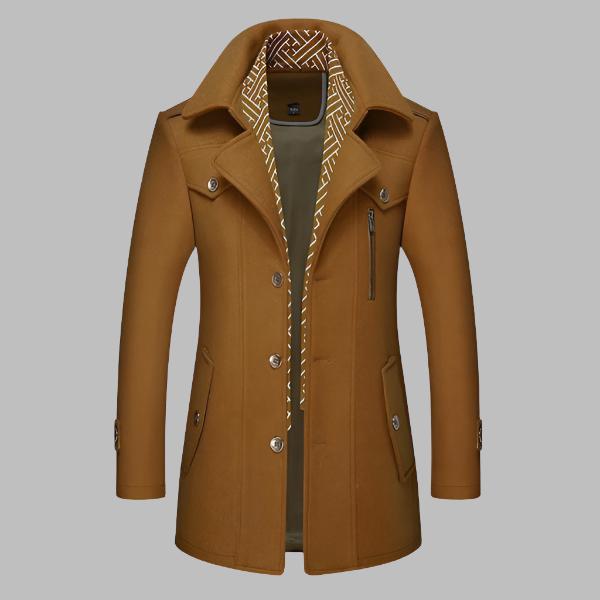 Brauner Herrenmantel mit Knopfleiste und Reißverschlusstasche, stilvolles Innenfutter, elegantes Design, ideal für Herbstmode und Business-Looks.