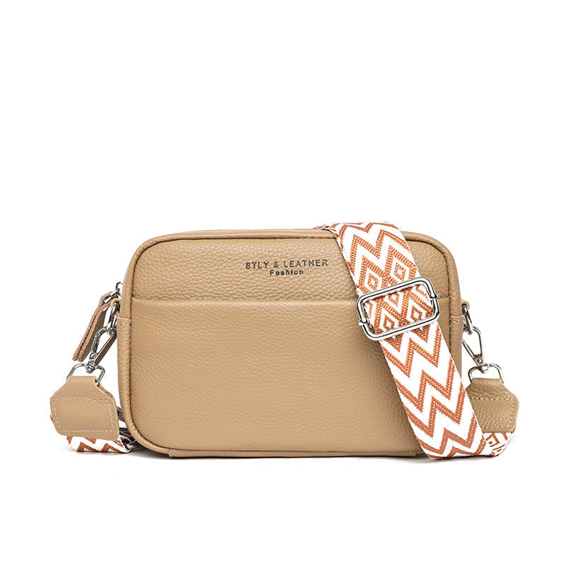 Beige Lederhandtasche mit geometrischem Schultergurt, modisches Design, Damenaccessoire, stilvolle Umhängetasche für Alltag und Freizeit.