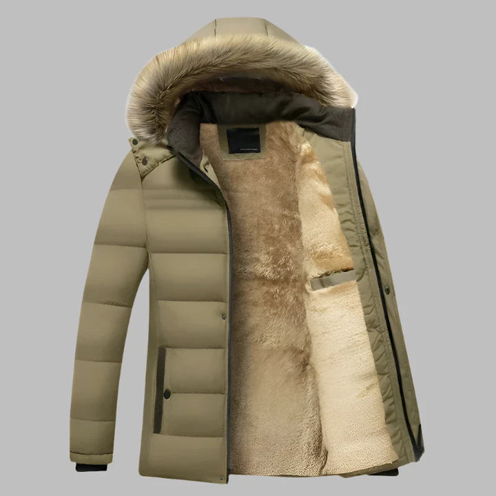 Beige Winterjacke mit Kapuze und Kunstfellfutter, warm und stilvoll, ideal für kalte Temperaturen. Perfekt für Herrenmode im Winter.