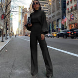 Ellie Sommer Jumpsuit | Moderner Jumpsuit mit langen Ärmeln, offenem Rücken und Kragen