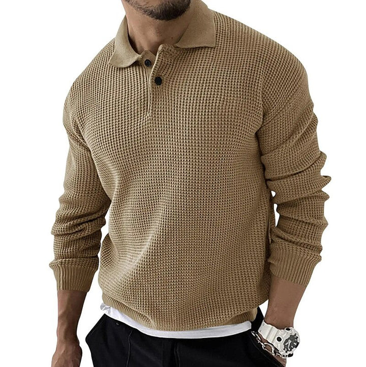 Beiger Herrenpullover mit Polokragen, grob gestrickt, langärmelig. Modischer Freizeitlook, ideal für Herbst und Winter.