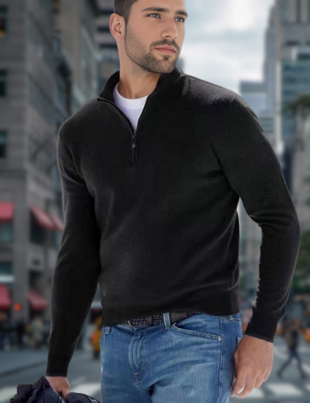 Ein Mann in einem schwarzen Pullover und blauen Jeans steht in einer belebten Stadtstraße. Mode, Herrenbekleidung, urbaner Stil.