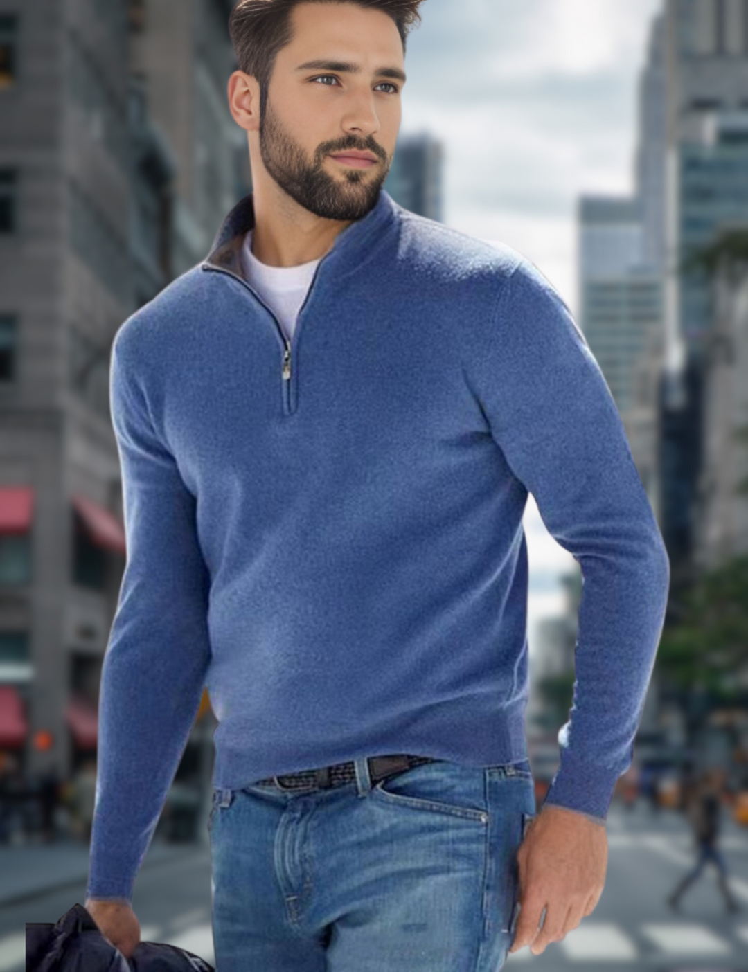 Mann in blauem Pullover mit Reißverschluss und Jeans, steht in urbaner Umgebung. Mode, Herrenbekleidung, Stadt, Freizeitlook.