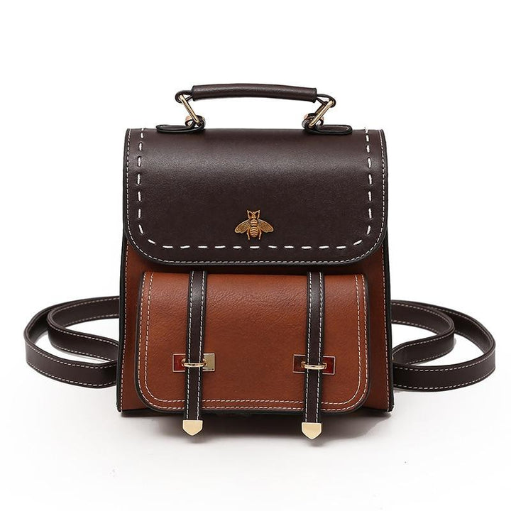 Brauner und schwarzer Lederrucksack mit Bienenemblem, modisches Design, verstellbare Träger, ideal für Damen, stilvoller City-Look.