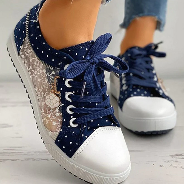 Mirella Comfy Stars | Hippe Frauenschuhe mit Spitzenprint für den Sommer